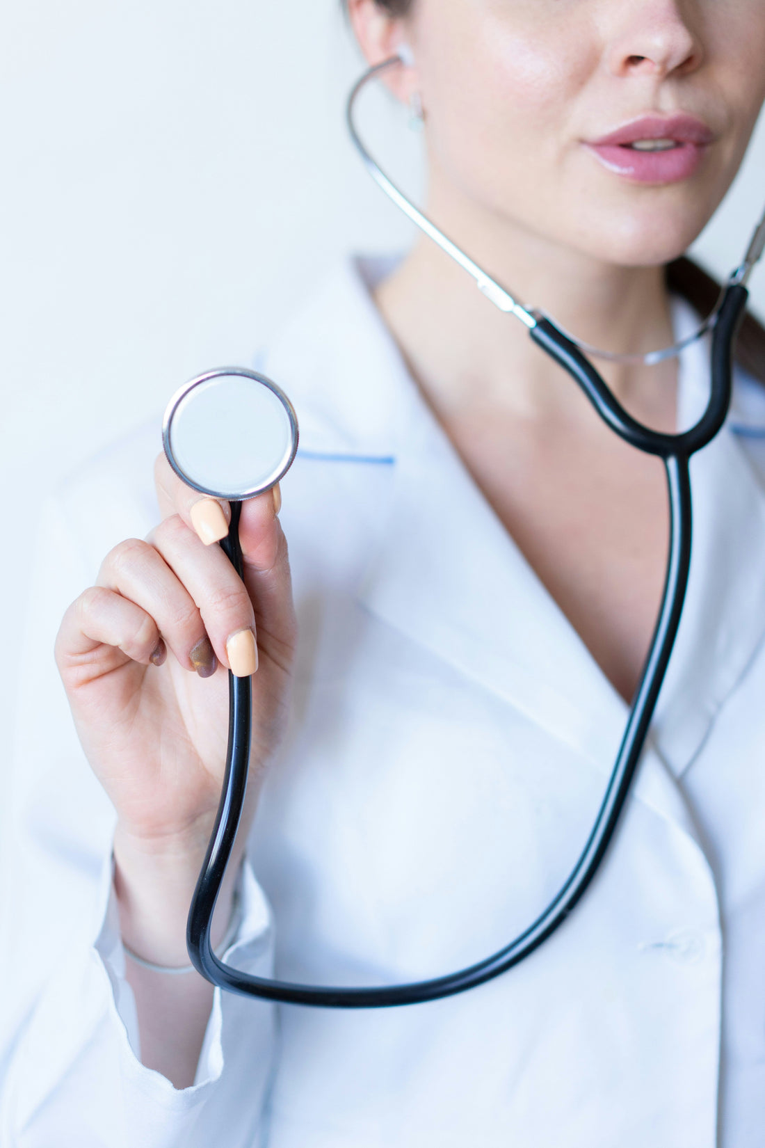 French Healthcare Explained for Americans: What to Expect When Living in France